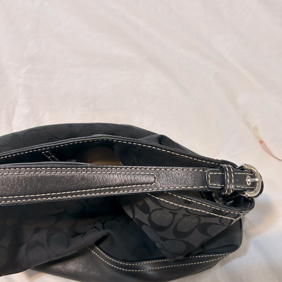 Coach Signature Canvas Shoulder Bag Monogram
Logo Black Leather Bottom K053-2156 - Picture 12 of 12